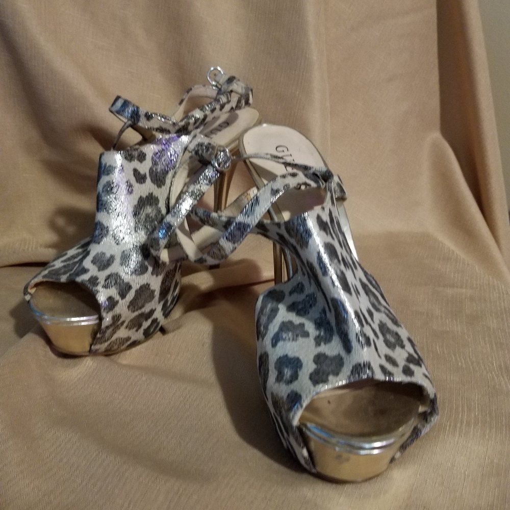 Sexy Guess Leopard print platform heels